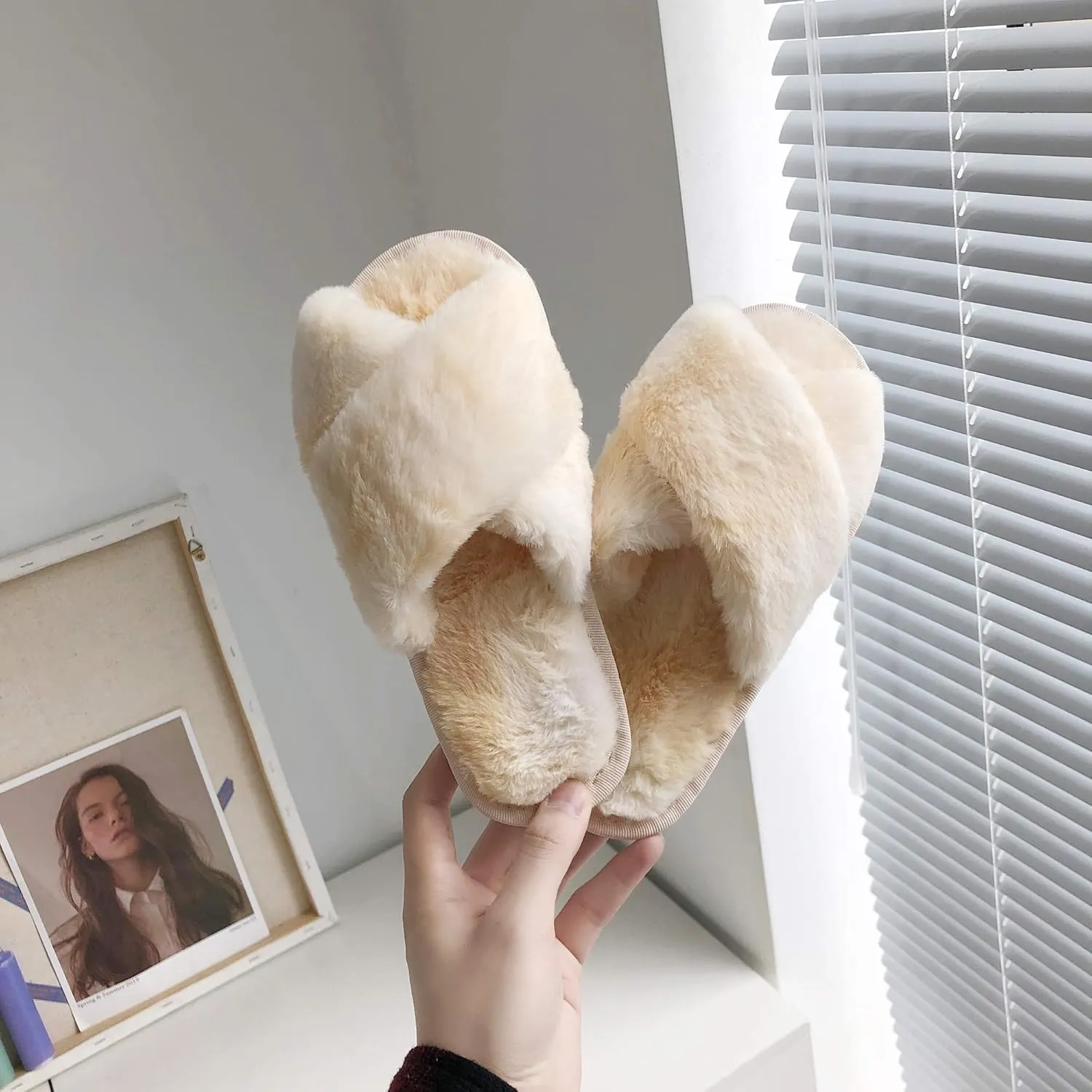 Fericzot Women's Fuzzy Fluffy Furry Fur Slippers Flip Flop Winter Warm Cozy House Memory Foam Sandals Slides Soft Flat Comfy Anti-Slip Spa Indoor Outdoor Slip on
