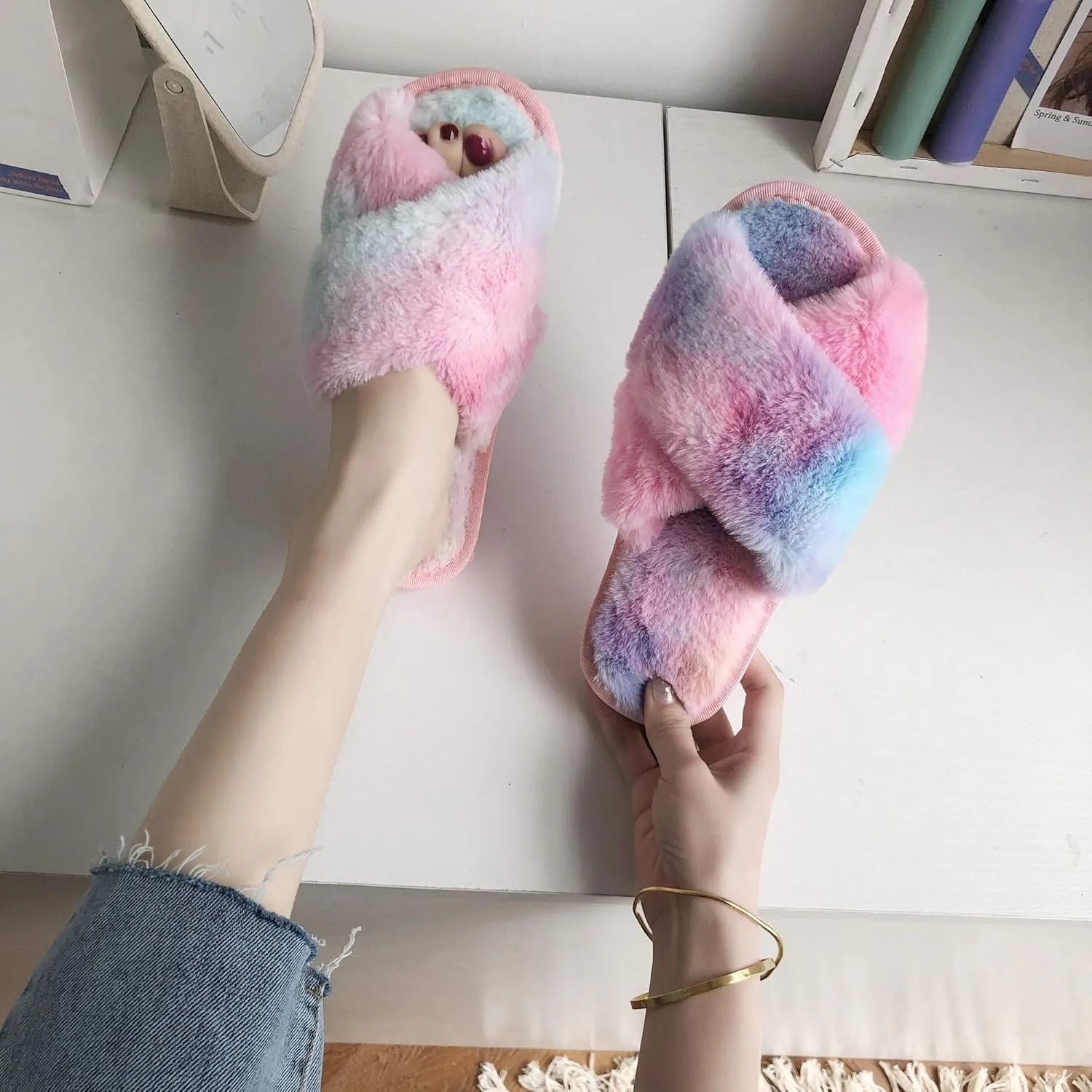 Fericzot Women's Fuzzy Fluffy Furry Fur Slippers Flip Flop Winter Warm Cozy House Memory Foam Sandals Slides Soft Flat Comfy Anti-Slip Spa Indoor Outdoor Slip on