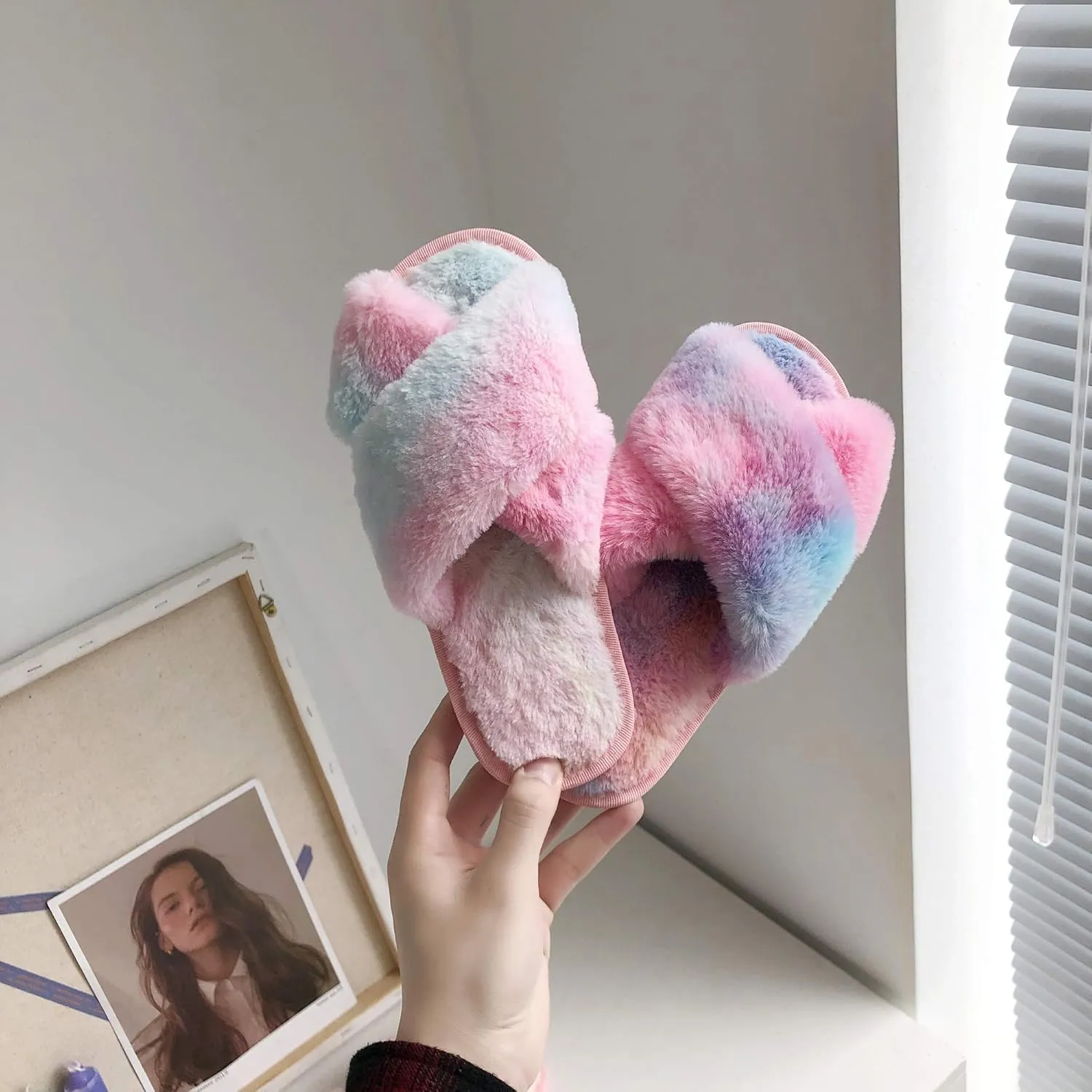 Fericzot Women's Fuzzy Fluffy Furry Fur Slippers Flip Flop Winter Warm Cozy House Memory Foam Sandals Slides Soft Flat Comfy Anti-Slip Spa Indoor Outdoor Slip on